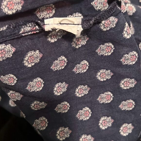 Gap Women's Navy Floral Roll Tab Sleeve Boyfriend Ft Button-Up Shirt Small - Picture 10 of 10